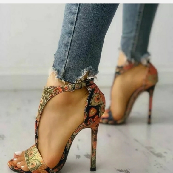 Peackcock Feather Heels NWO - Picture 9 of 9